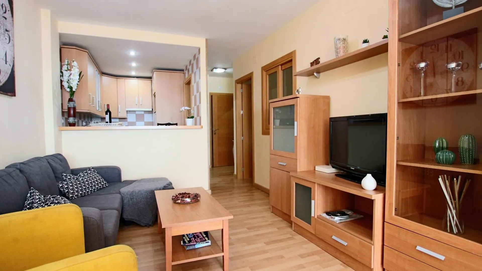 Tess Apartamento Frontbeach La Roca Chica Apartment Torremolinos