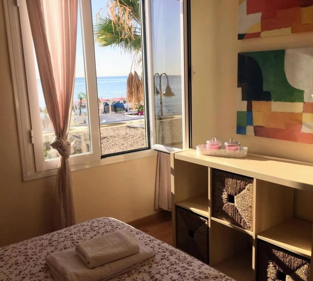 Tess Apartamento Frontbeach La Roca Chica Apartment Torremolinos Spain