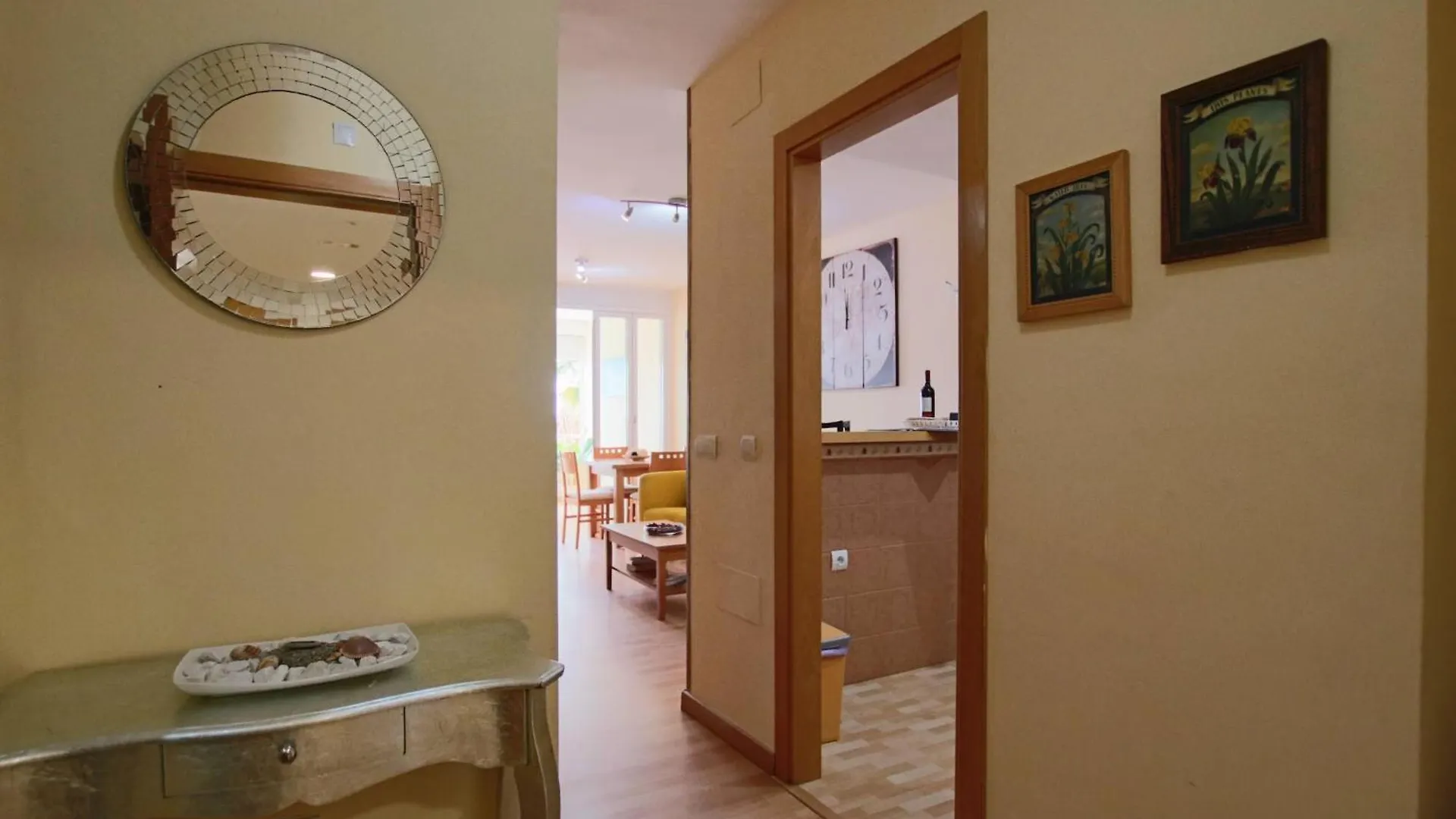 Tess Apartamento Frontbeach La Roca Chica Apartment Torremolinos