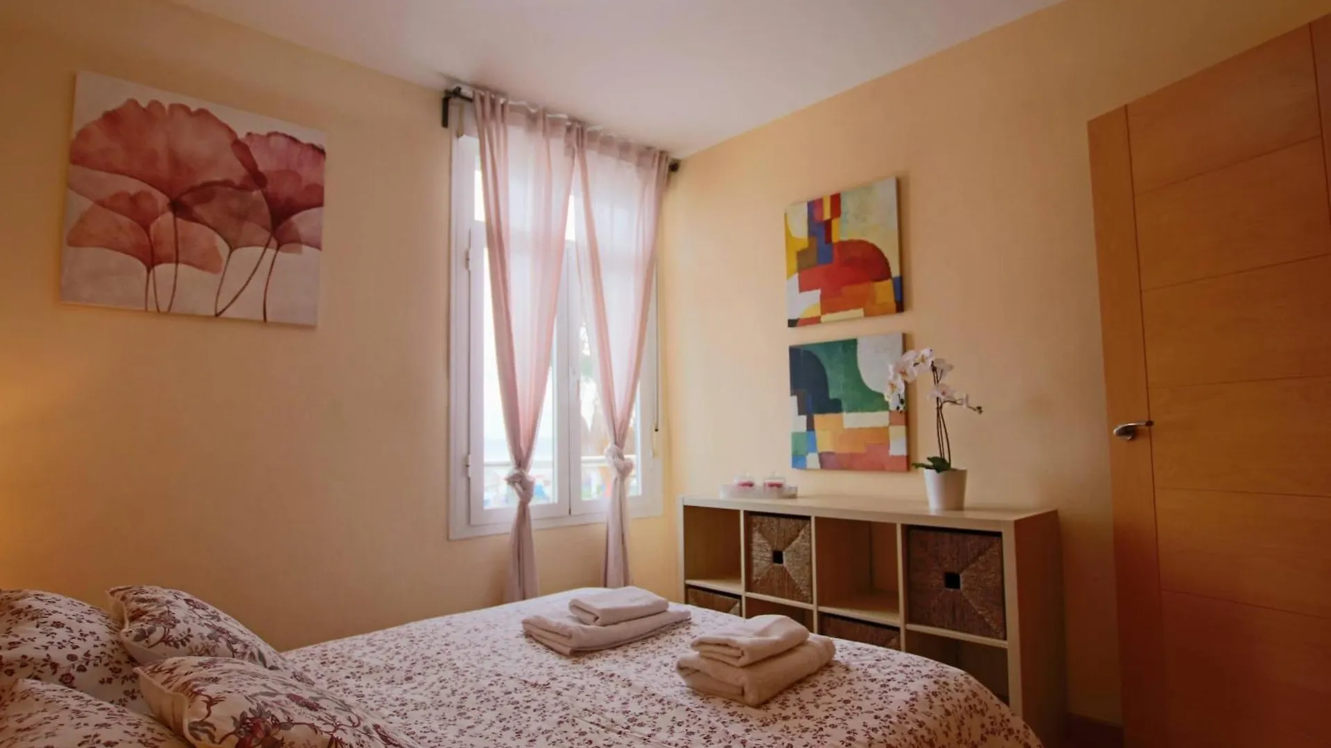 Tess Apartamento Frontbeach La Roca Chica Apartment Torremolinos