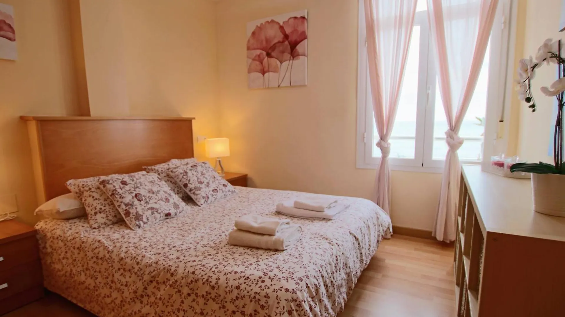 Tess Apartamento Frontbeach La Roca Chica Apartment Torremolinos