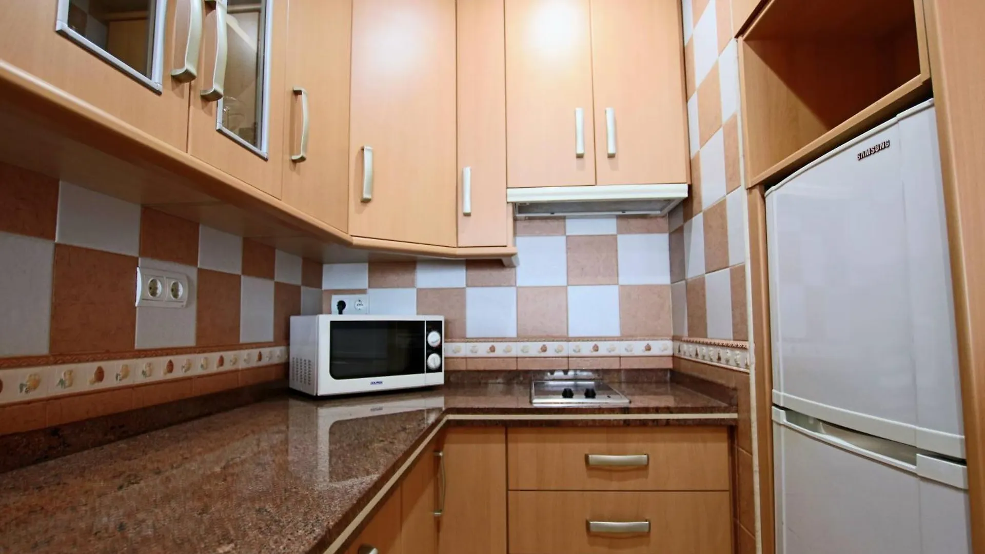 Tess Apartamento Frontbeach La Roca Chica Apartment Torremolinos 0*,  Spain