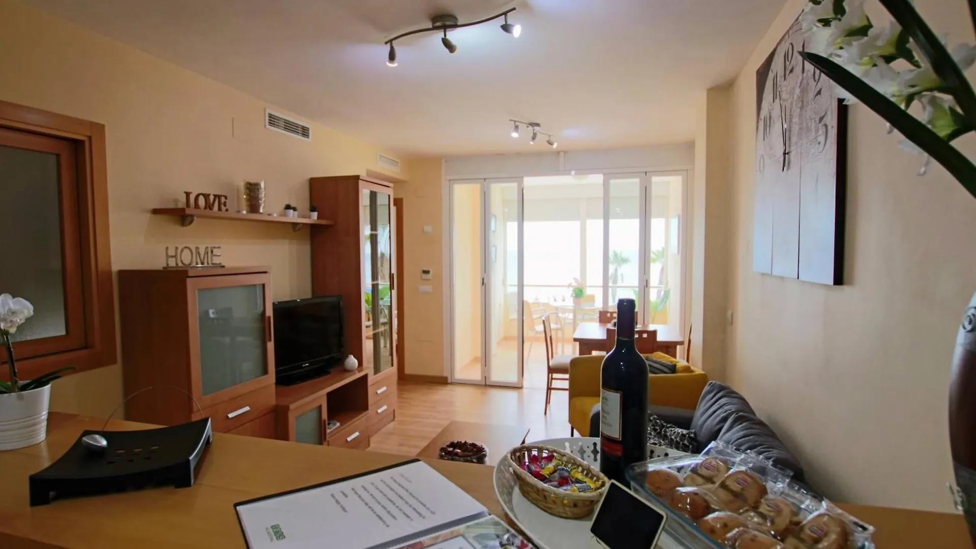 Tess Apartamento Frontbeach La Roca Chica Apartment Torremolinos