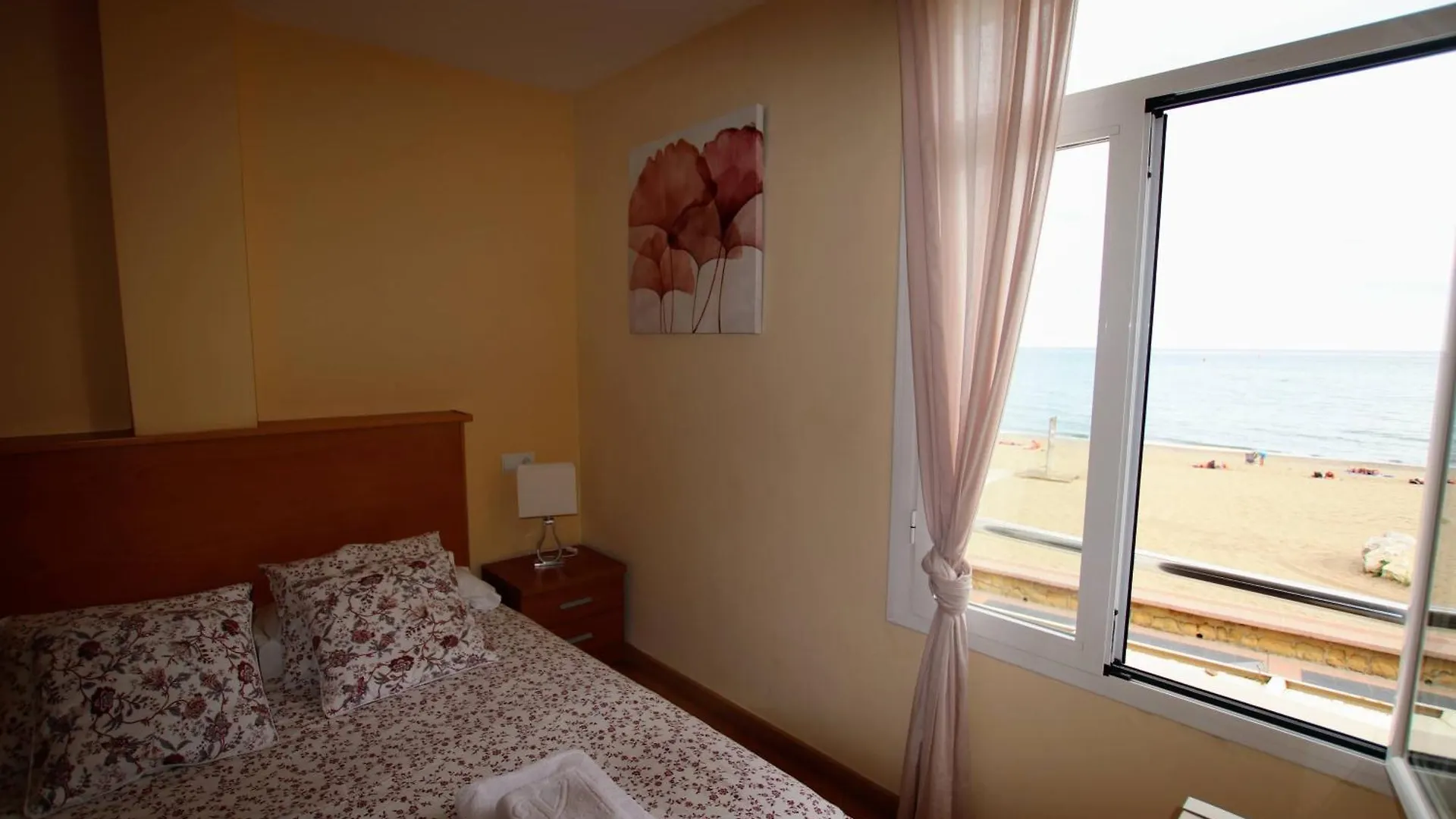 Tess Apartamento Frontbeach La Roca Chica Apartment Torremolinos 0*,  Spain