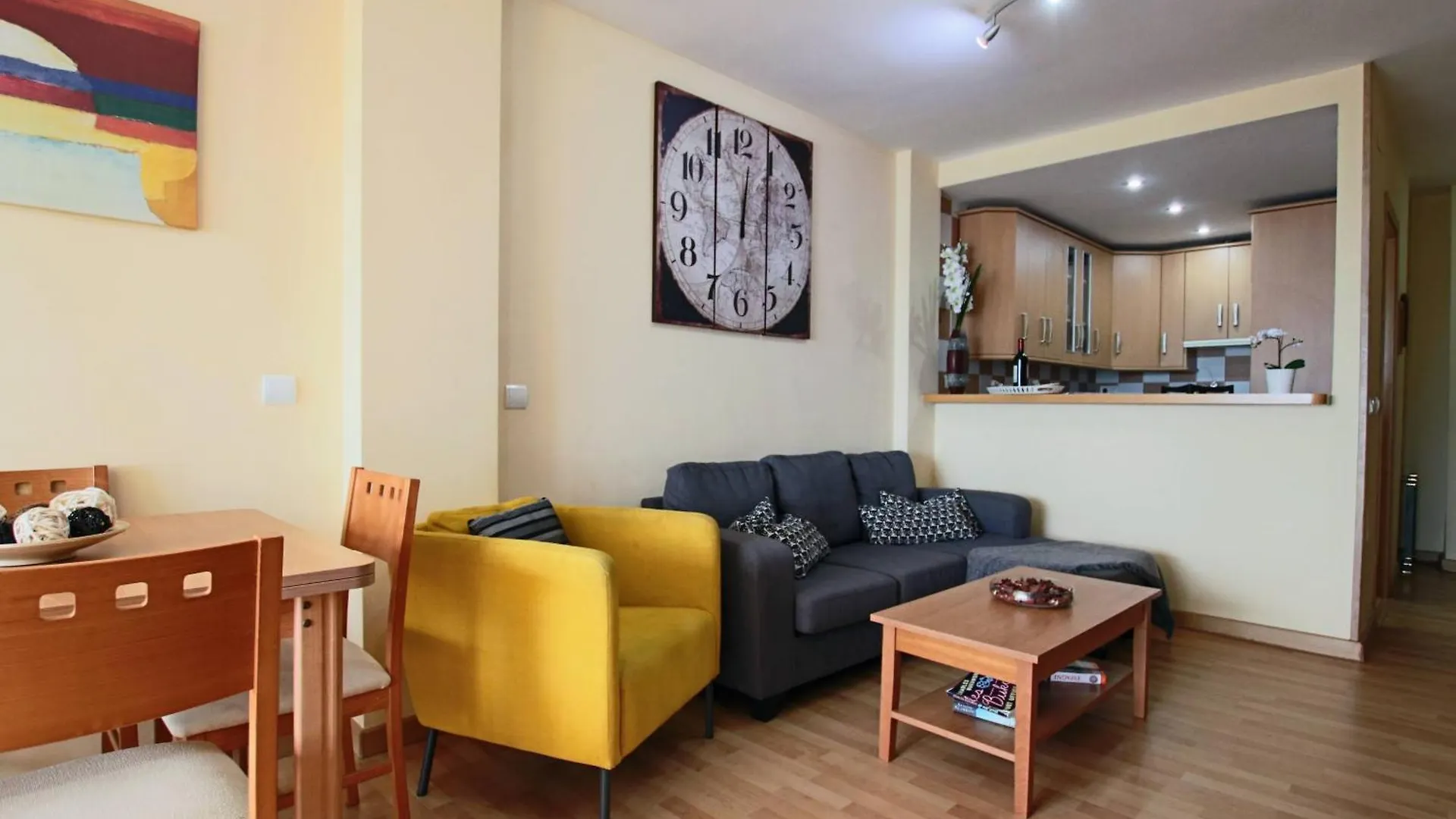 Tess Apartamento Frontbeach La Roca Chica Apartment Torremolinos