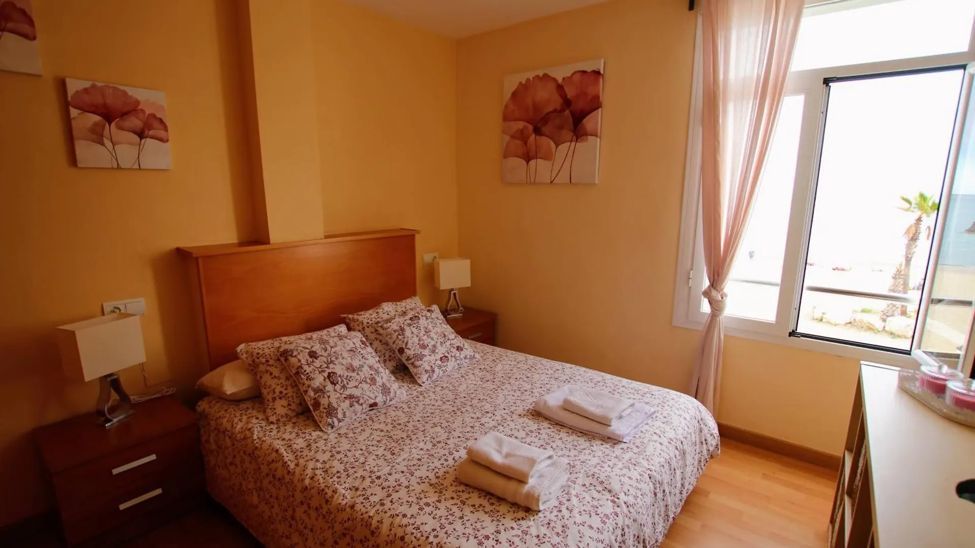 Tess Apartamento Frontbeach La Roca Chica Apartment Torremolinos Spain