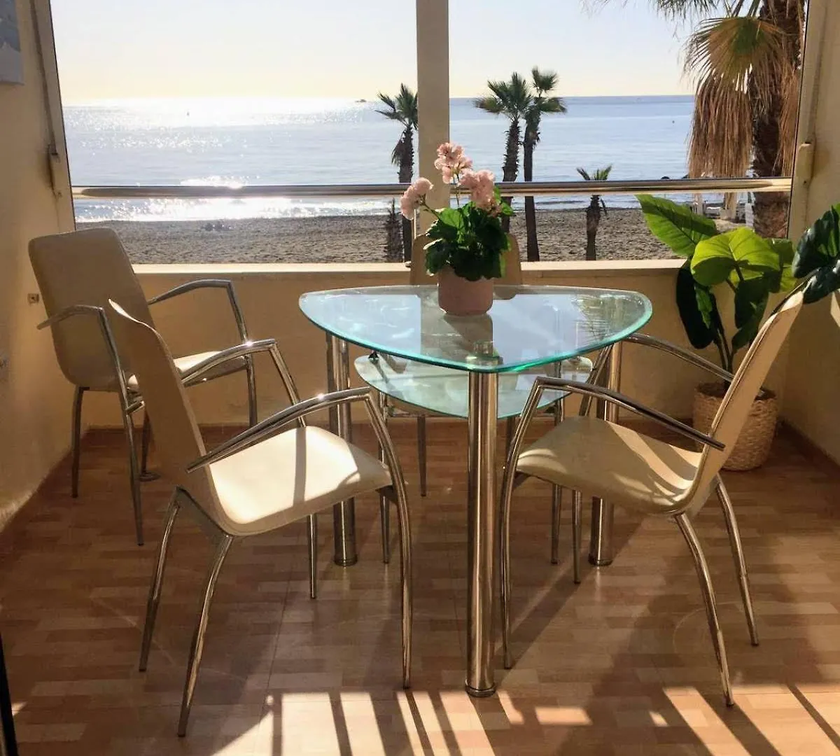 Tess Apartamento Frontbeach La Roca Chica Apartment Torremolinos