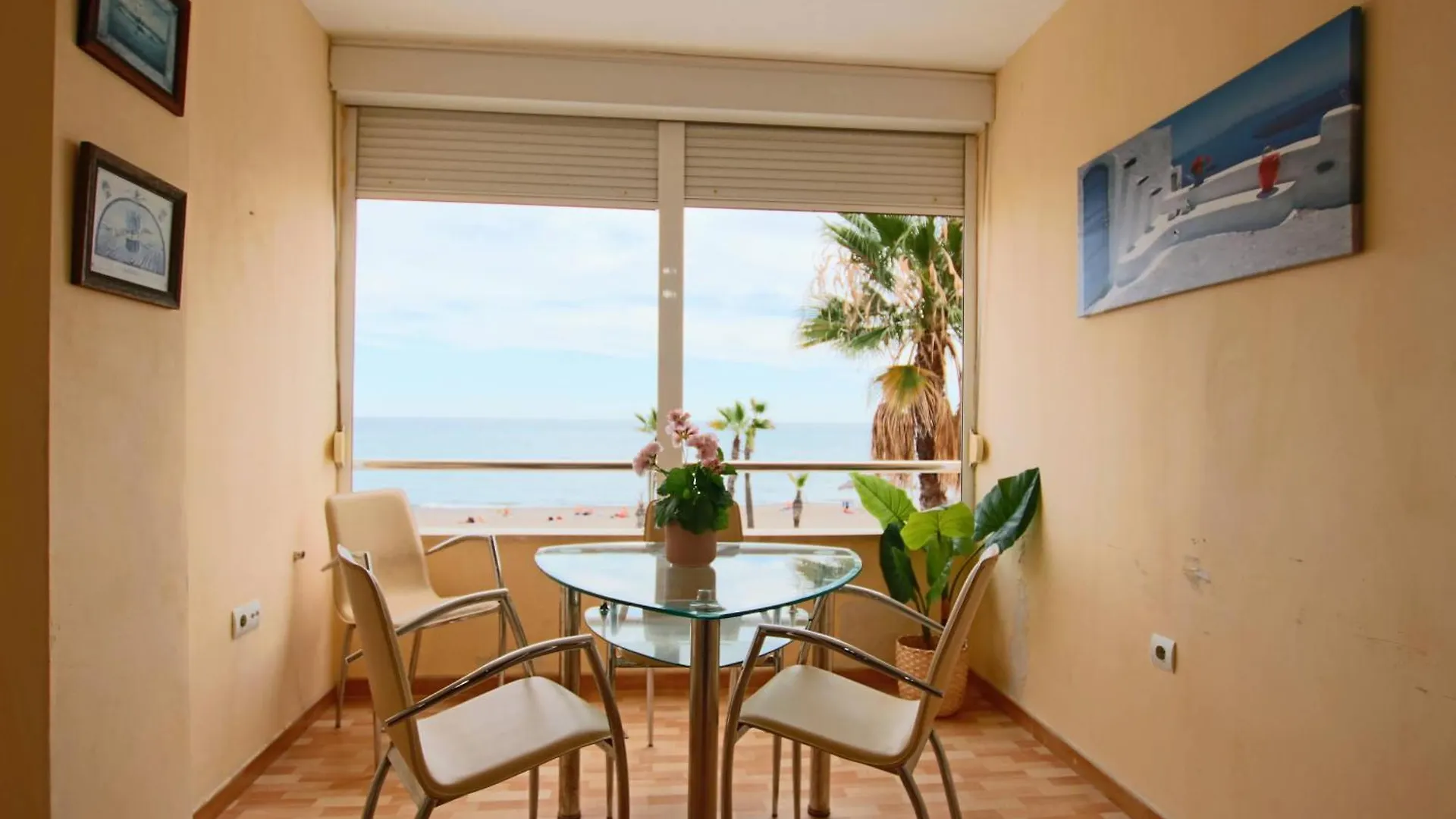 דירות טורמולינוס Tess Apartamento Frontbeach La Roca Chica